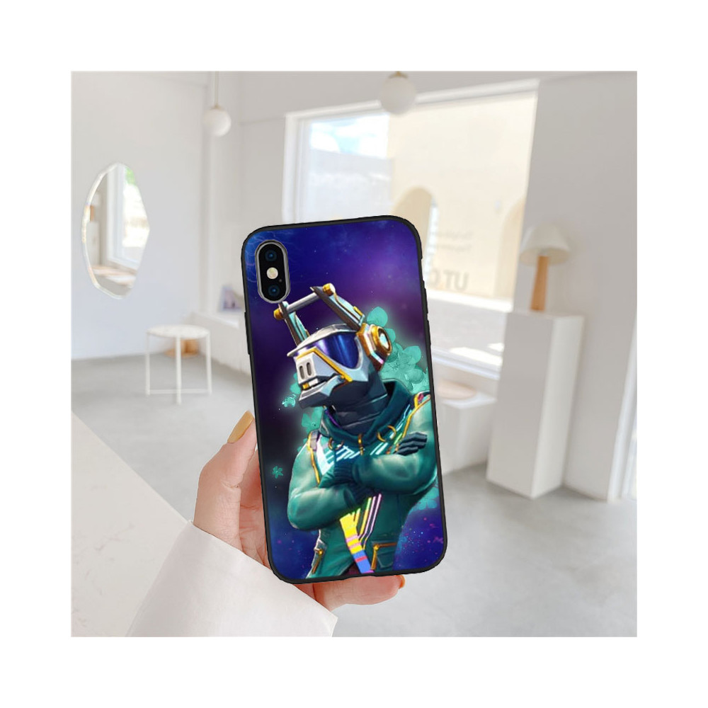 Coque iPhone 12 Personnage Fortnite Casque Lapin Vert et Violet