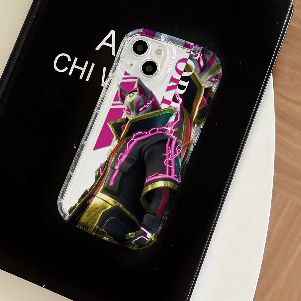 Coque iPhone 15 Fortnite Personnage Renard Rose et Noir