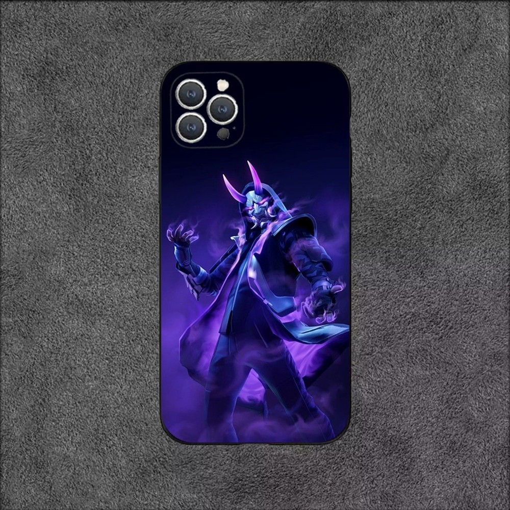 Coque iPhone 15 Pro Fortnite - Personnage Skin Feu Violet