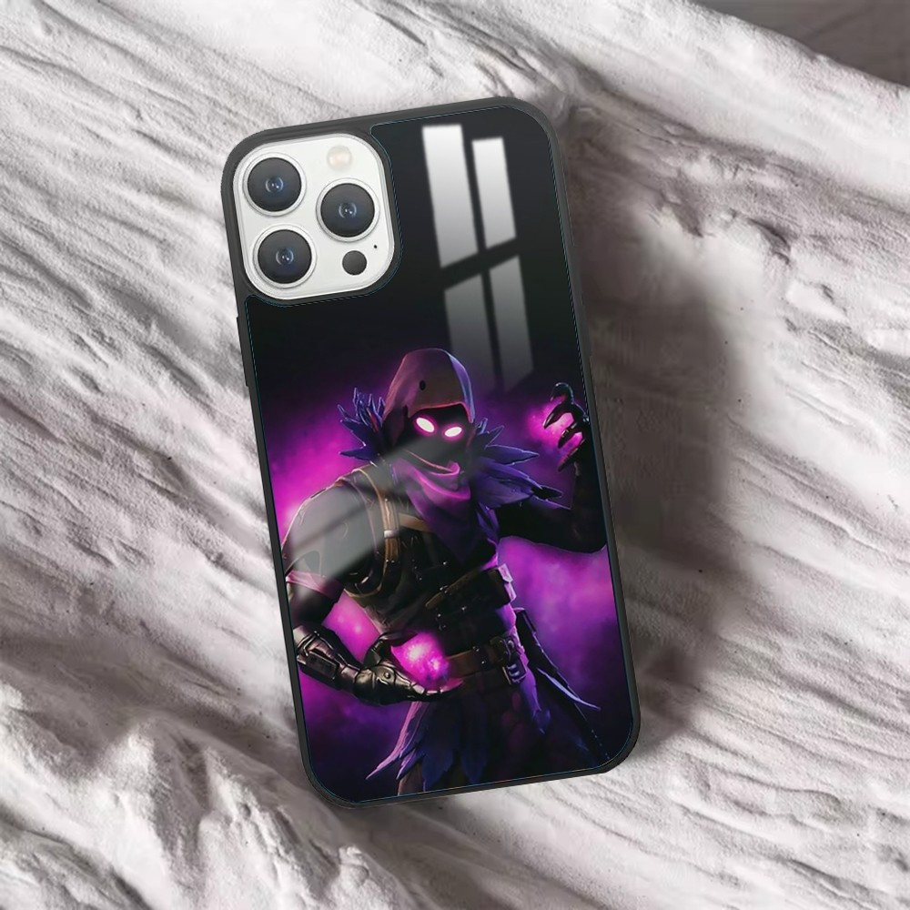 Coque iPhone 14 Plus Raven Fortnite : Protégez votre smartphone avec style