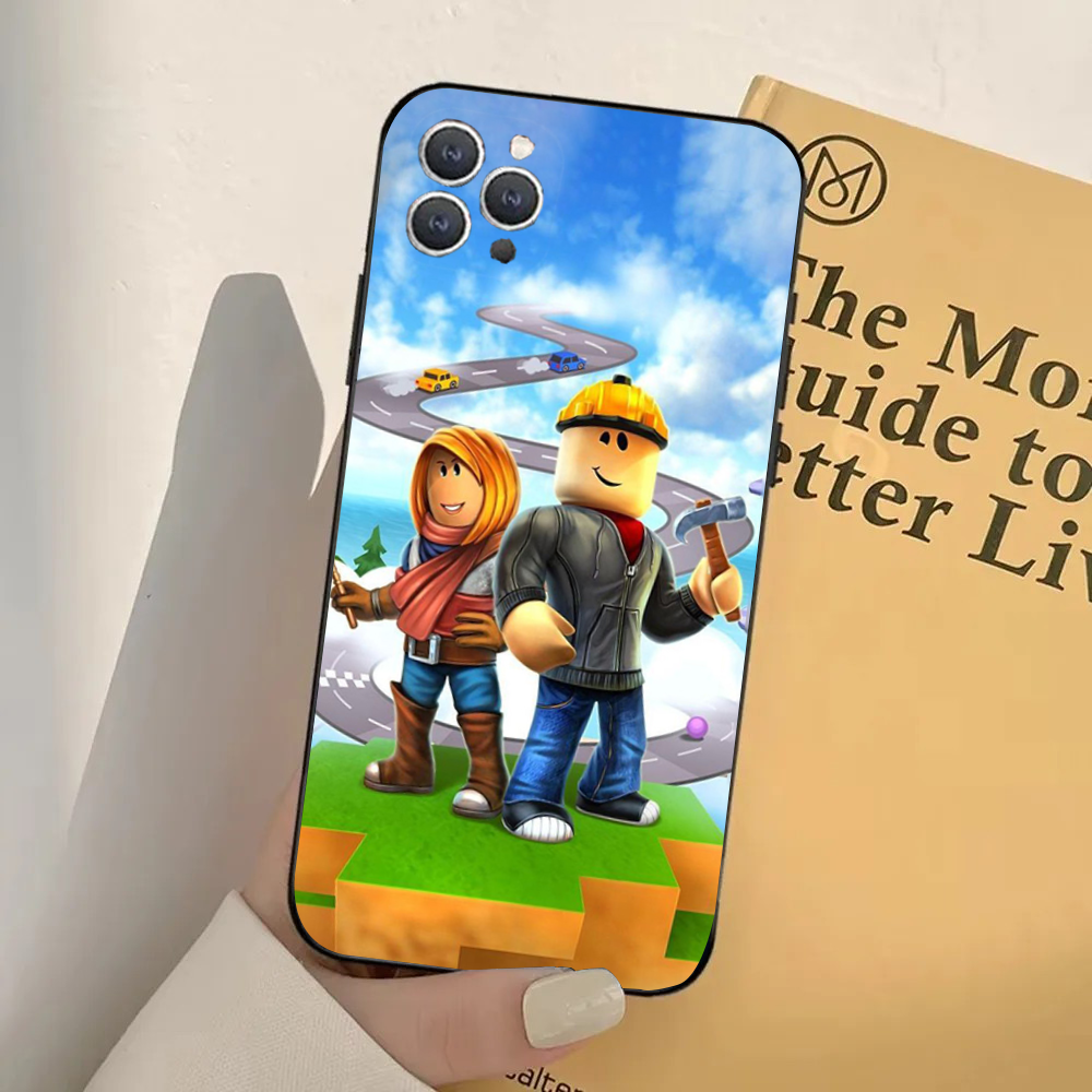 Coque iPhone 15 Roblox : Personnages du Jeu sur Route en Nuages